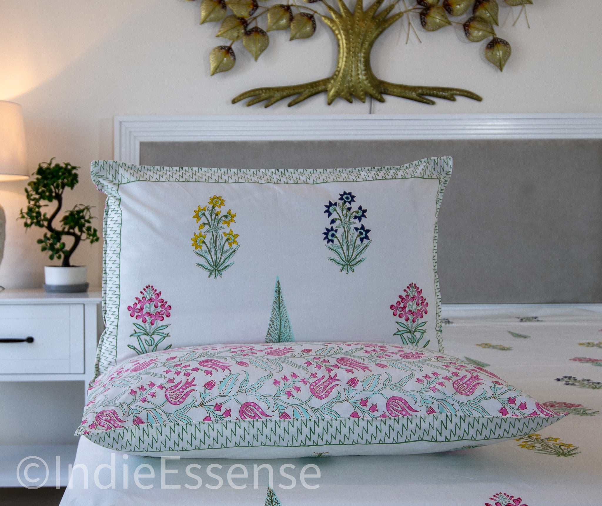 ملاءة سرير من قماش بيركال بنقشة زهور باللونين الأحمر والأخضر