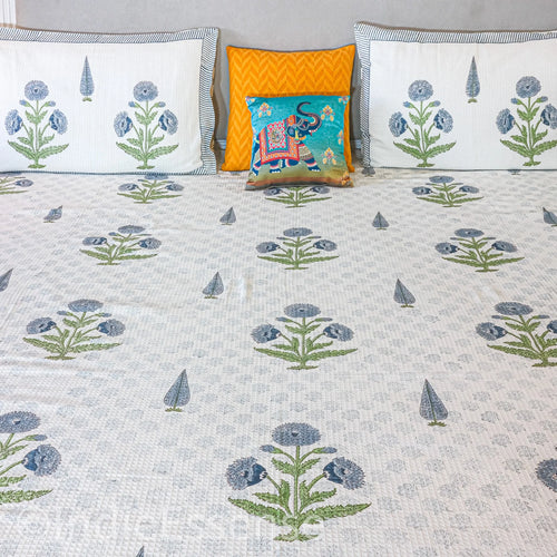 غطاء سرير أزرق مطبوع يدويًا بنقشة زهور على شكل وافل