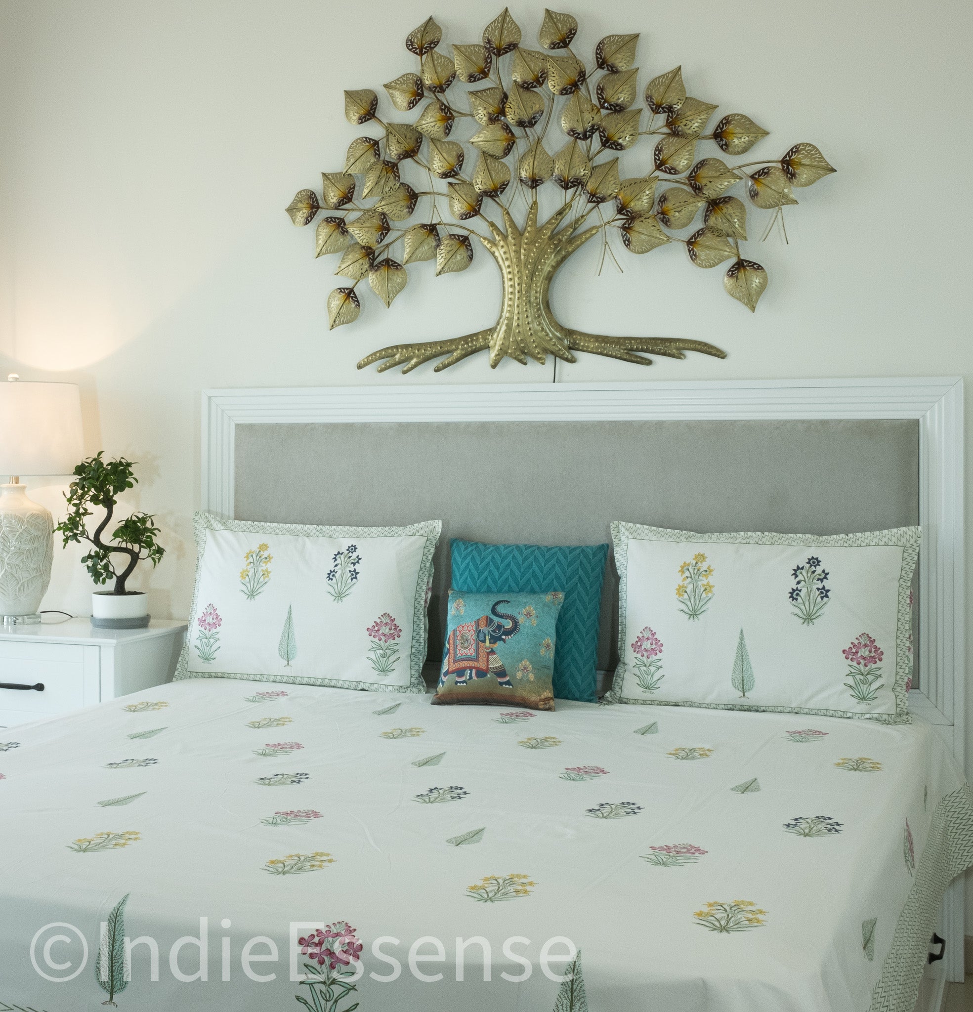 ملاءة سرير من قماش بيركال بنقشة زهور باللونين الأحمر والأخضر